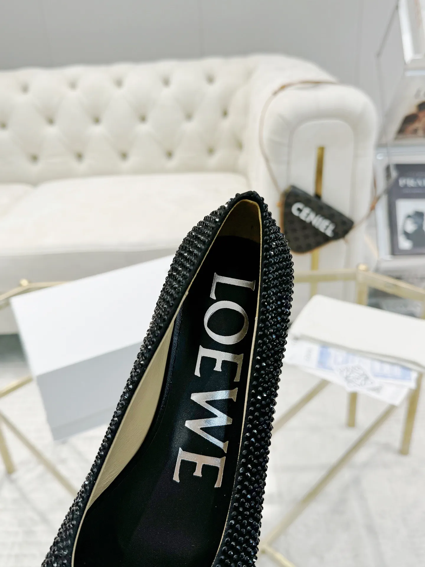 💕💕Factory direct selling price p640💕💕 LOEWE‼ ️ New arrival‼ ️Imported genuine leather sole Loewe 2024/aw early spring latest T stage colored diamond series catwalk style 😘😘😘 Upper: imported silk cloth lining: imported water-dyed sheepskin Outsole: original molded injection molded leather outsole Heel: small flat size Number: 35-39 (40/41/42/43 custom-made, non-refundable)